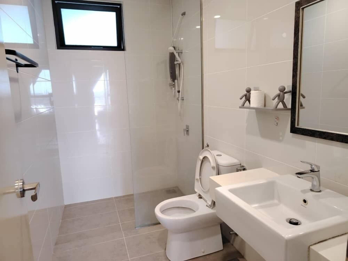 Bathroom 4, Mid Valley Megamall View Southkey Mosaic 3BR 2FREE By Natol, Johor Bahru
