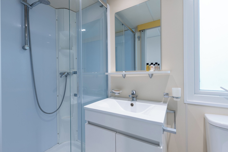 Bathroom 3, Villaggio Miramare, Livorno