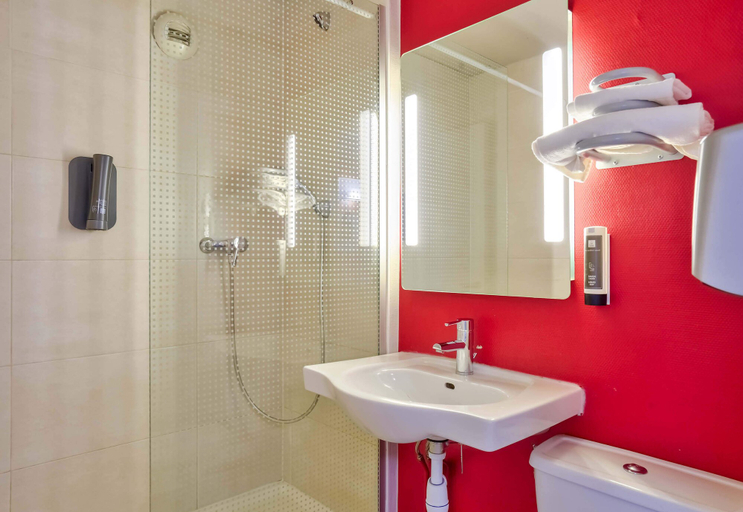 Bathroom 4, B&B HOTEL Herblay, Val-d'Oise