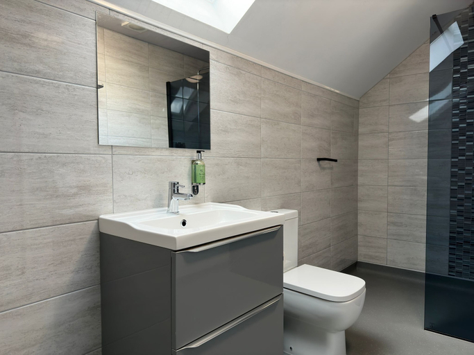 Bathroom 3, Bentinck Apartments, Newcastle upon Tyne