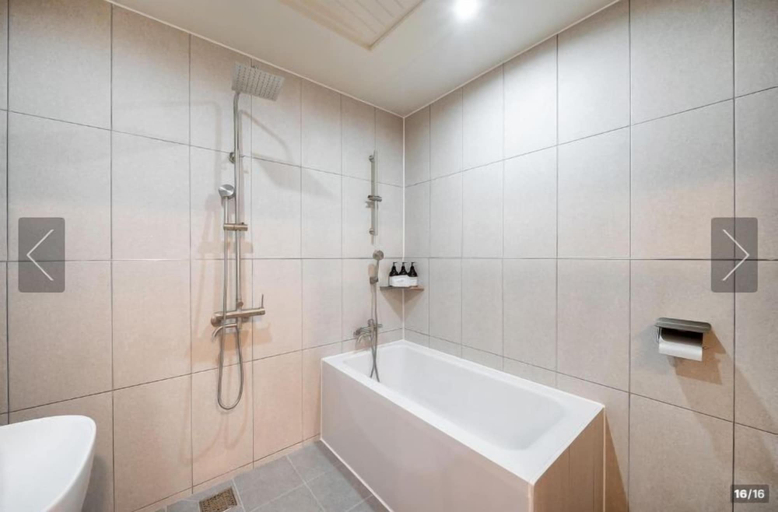 Bathroom 4, The 7 Business Hotel, Gumi