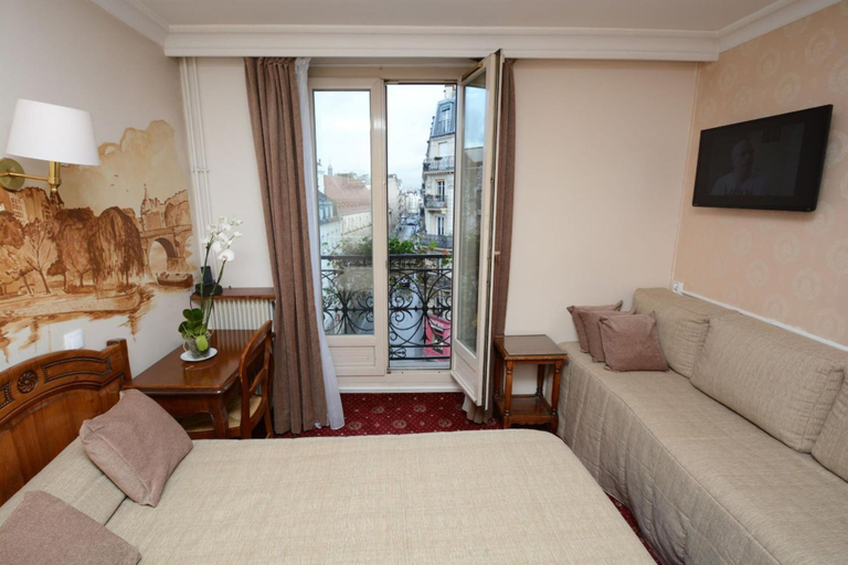 Others 5, Familia Hotel, Paris