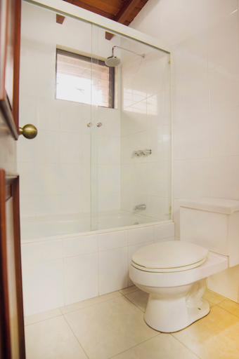 Bathroom 5, Gran Hotel de Lago - Lago Agrio, Lago Agrio