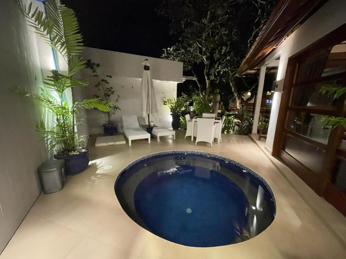 Swimming Pool 11