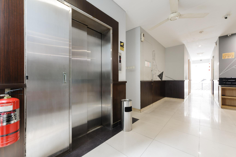 Public Area 3, RedDoorz Plus near Grand Indonesia Jakarta, Central Jakarta