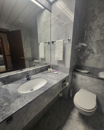 Bathroom 7