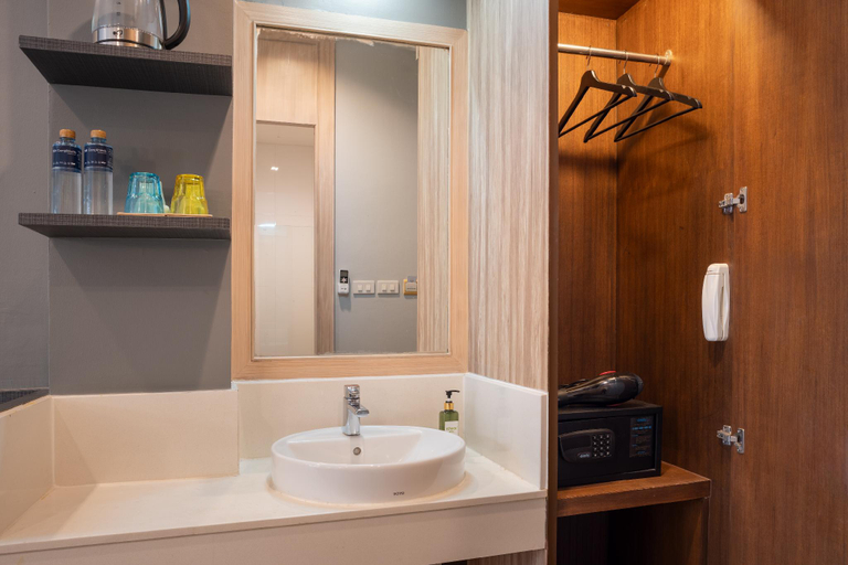 Bathroom 13