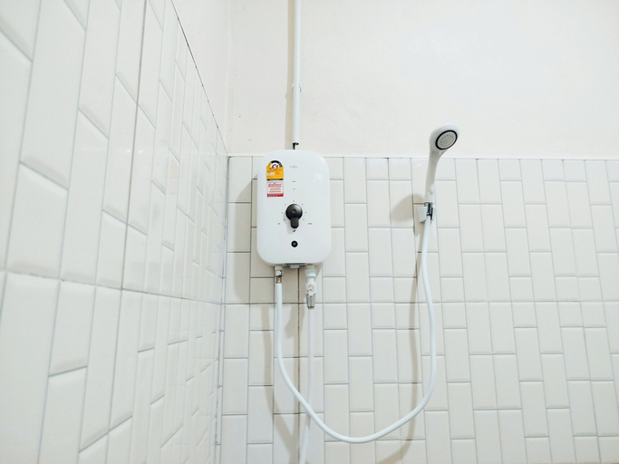 Bathroom 4, Marni Guesthouse, Muang Ubon Ratchatani