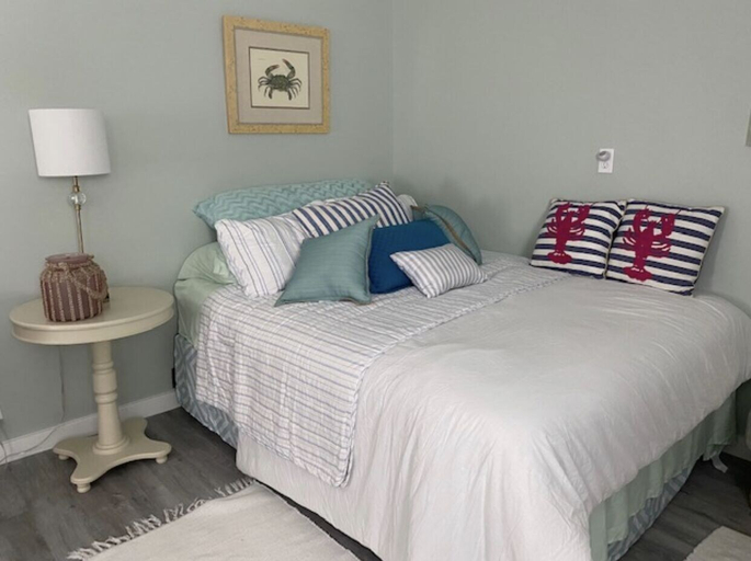 Bedroom 3, 1 Bedroom Studio Cottage Patio Grill Firepit Parking, Palm Beach