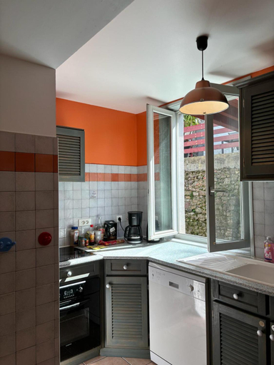 Others 3, Maison au coeur de la rue pietonne, Pyrénées-Atlantiques