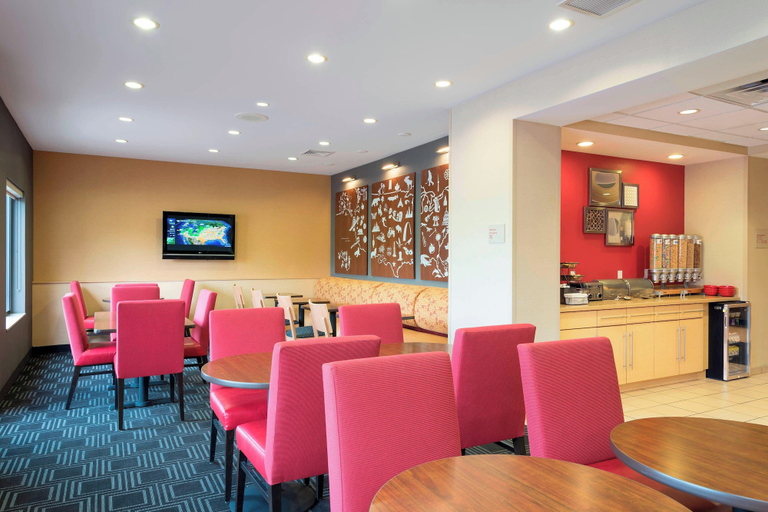 Food & Drinks 5, TownePlace Suites by Marriott Kalamazoo, Kalamazoo