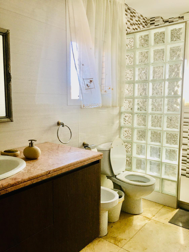 Bathroom 3, Casa de Aurora, Barcelona