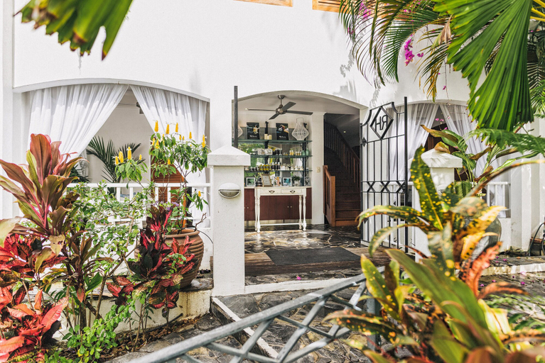 Exterior & Views 2, The Reef House Adults Retreat - Enjoy 28 Complimentary Inclusions, Cairns