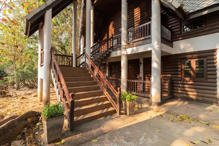 Exterior & Views 24