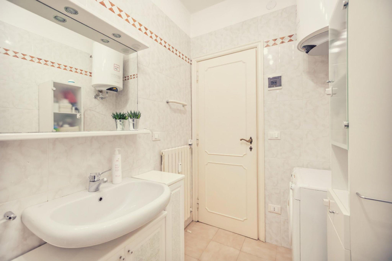 Bedroom 2, Le Orchidee 10 Apartment by Wonderful Italy, Imperia