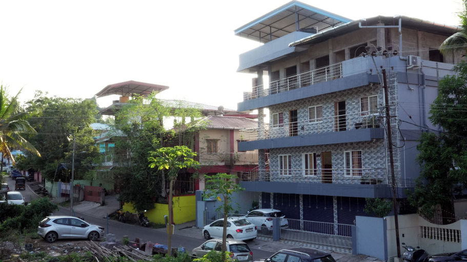 Exterior & Views