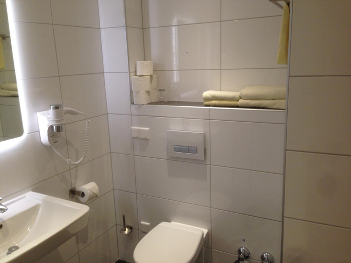 Bathroom 14