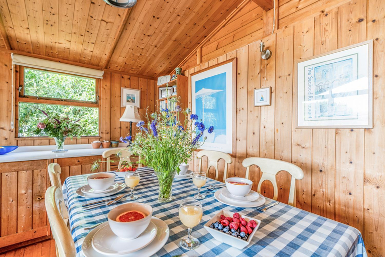 Facilities 4, Scandinavian Style Lodge in Rock, Cornwall