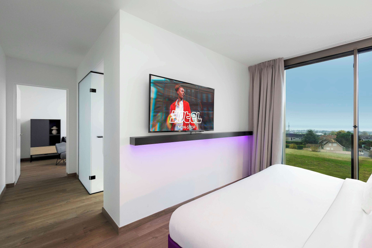 Bedroom 2, YOTEL Geneva Lake, Nyon