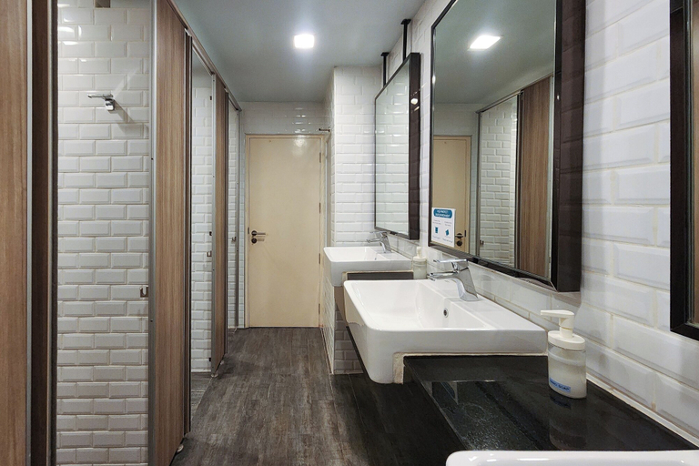 Bathroom 18