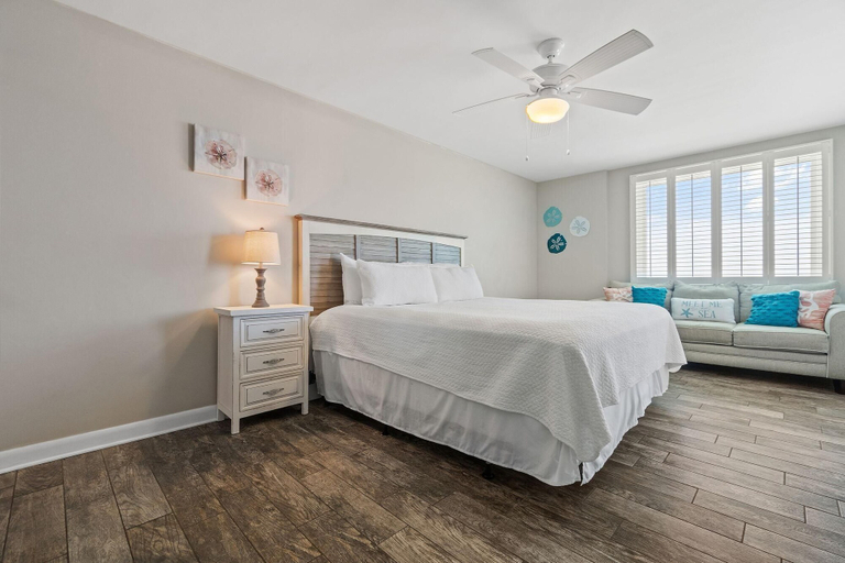 Bedroom 3, Castaways 7B, Baldwin