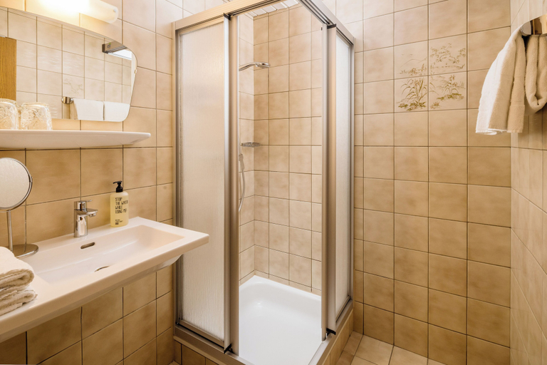 Bathroom 4, Hotel Standlhof Zillertal, Schwaz