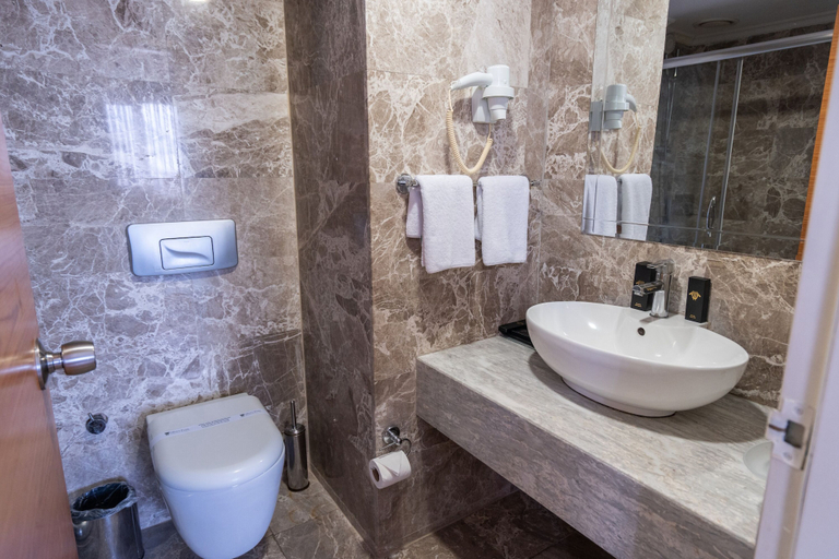Bathroom 5, The Green Park Taksim, Beyoğlu