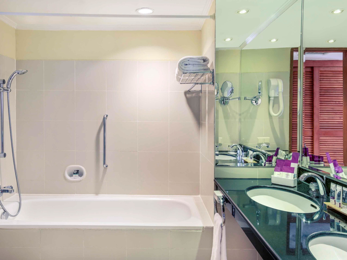 Bathroom 5, Mercure Jakarta Kota, West Jakarta