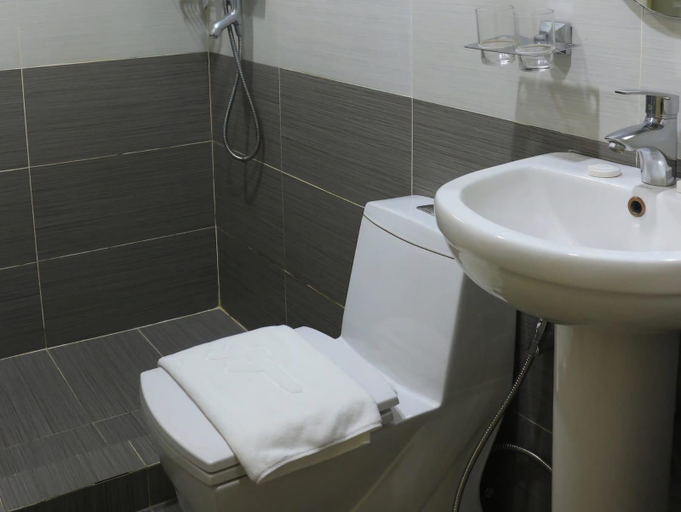 Family Studio in Greenbelt ( WiFi & Netflix), Makati City