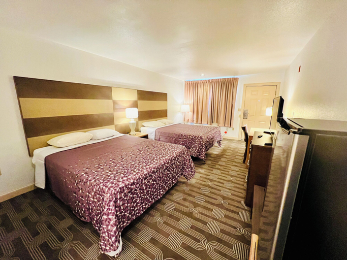 Bedroom 4, Rodeway Inn Garland Harbor Point, Dallas