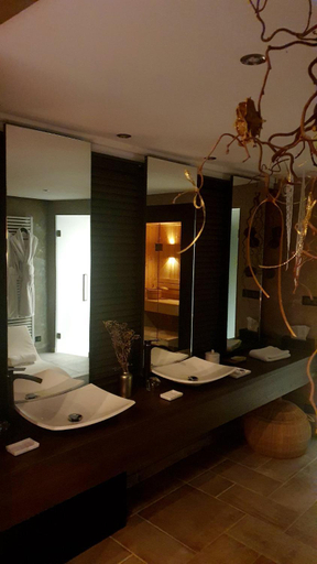 Bathroom, La Suite, Nord
