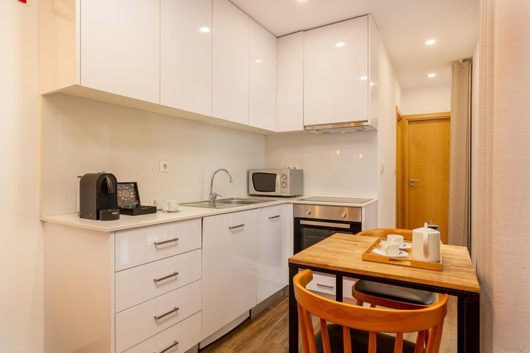 Room 5, Cosy 0 in Oporto With 1 Bathrooms, Porto