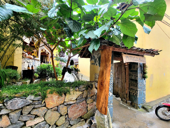 Exterior 8