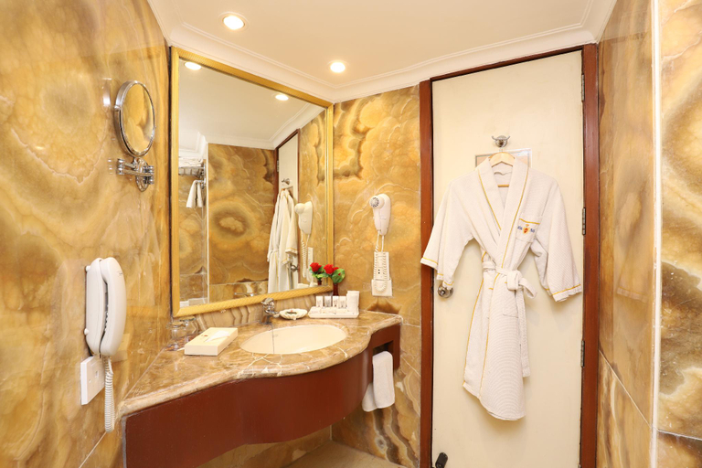 Bathroom 9