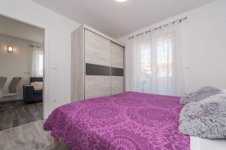 Bedroom 3, Modern Apartment in Pakostane With Barbecue, Pakoštane