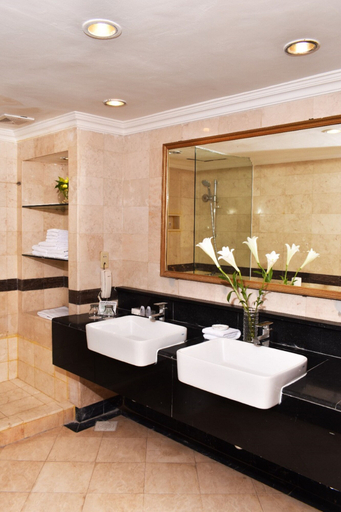 Bathroom 3, Metro Park View Hotel Kota Lama Semarang, Semarang
