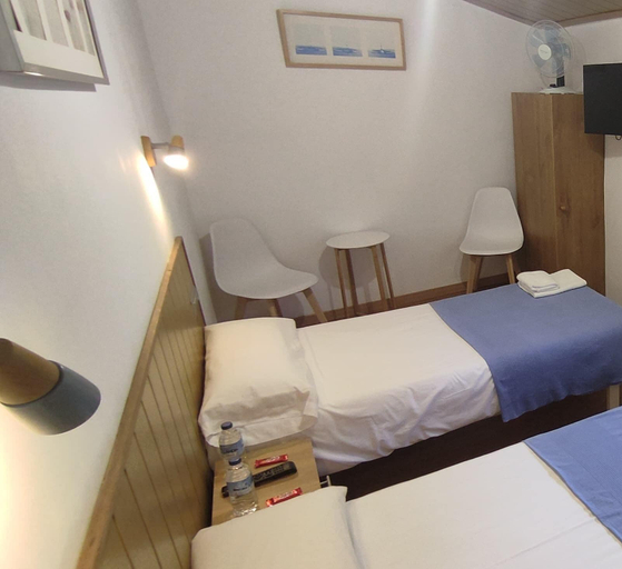 Bedroom 2, Hostal Cruce, León