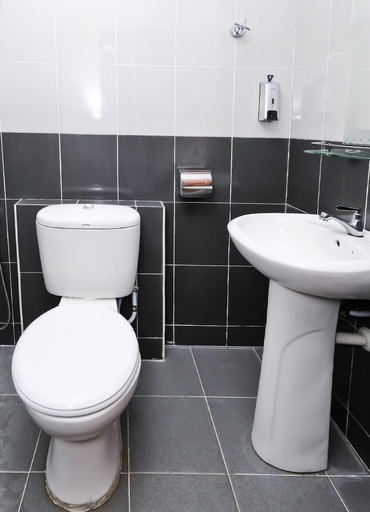 Bathroom 3, OYO 714 Arina Hotel, Hulu Langat
