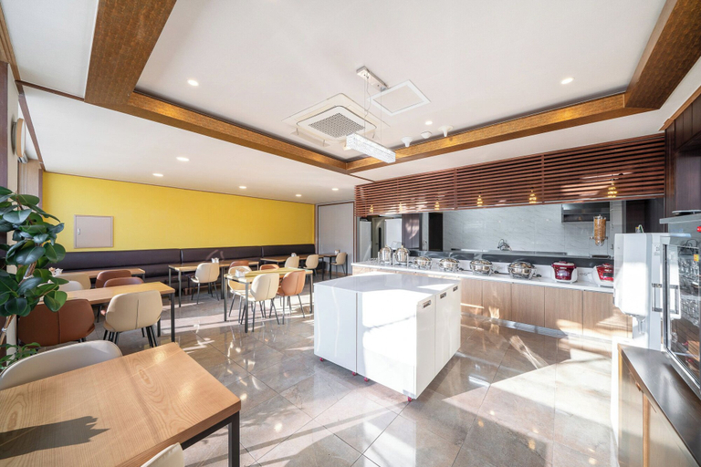 Food & Drinks 5, The 7 Business Hotel, Gumi