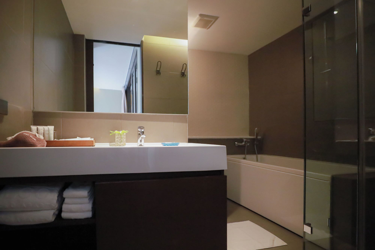 Bathroom 5, Balcony Courtyard Sriracha Hotel Serviced Apartmen, Si Racha