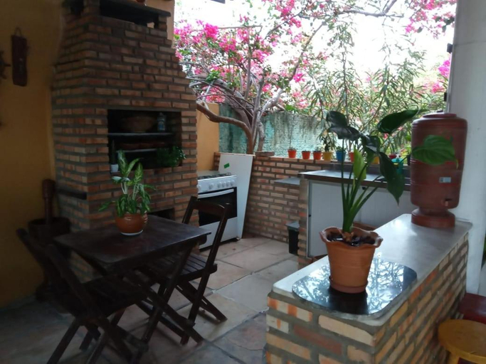 Others 4, Casa Laranja, Cascavel