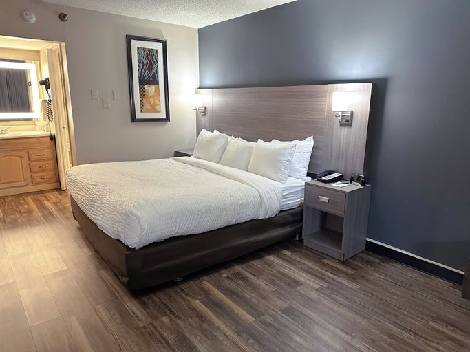 Bedroom 4, Clarion Inn, Larimer