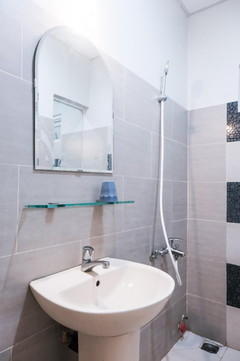 Bathroom 4
