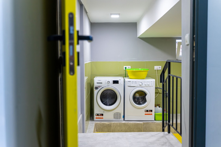 Others 5, Green Cube Hostel, Stolichna