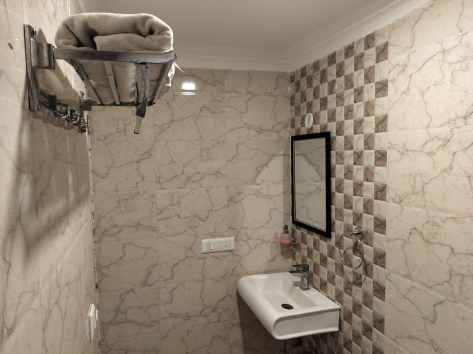Bathroom 3, Farmhouse Inn, Delhi