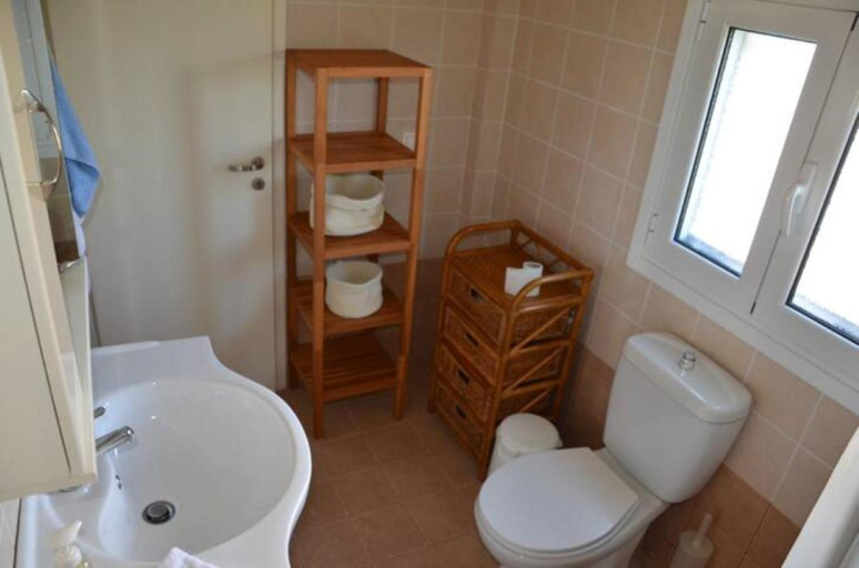 Bathroom 2, L'Olivetta, Ionian Islands