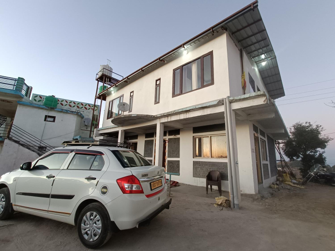 Exterior & Views