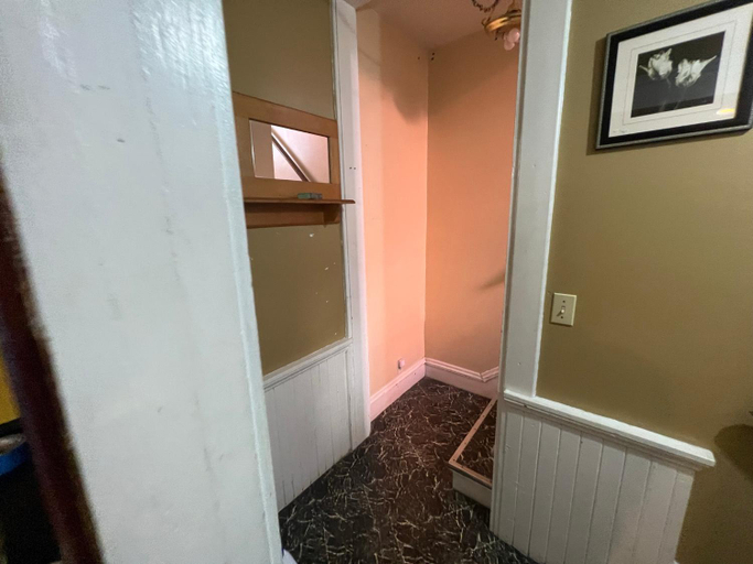 Others 5, Stay with Jay - Segunda Room, Cuyahoga