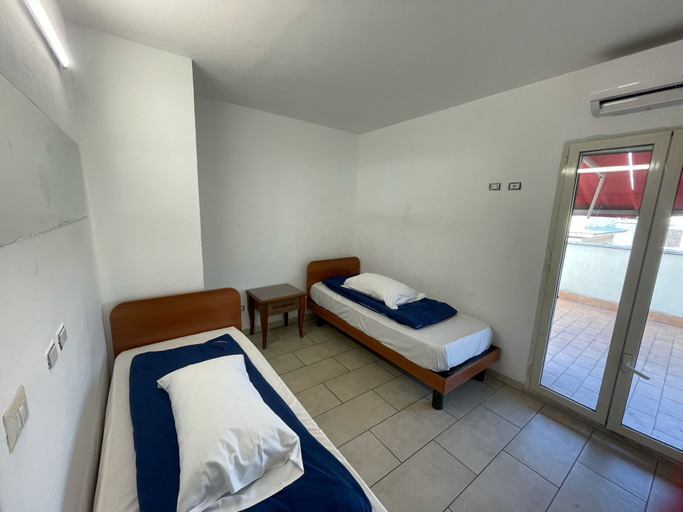 Bedroom 3, Villa Luzzatti Hostel, Rome