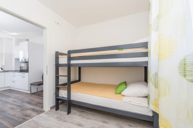 Bedroom 4, Apartment Right on the Janice Beach in Pakostane, Pakoštane